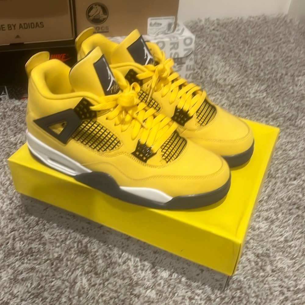 size 11 lightning 4s (open to negotiate)